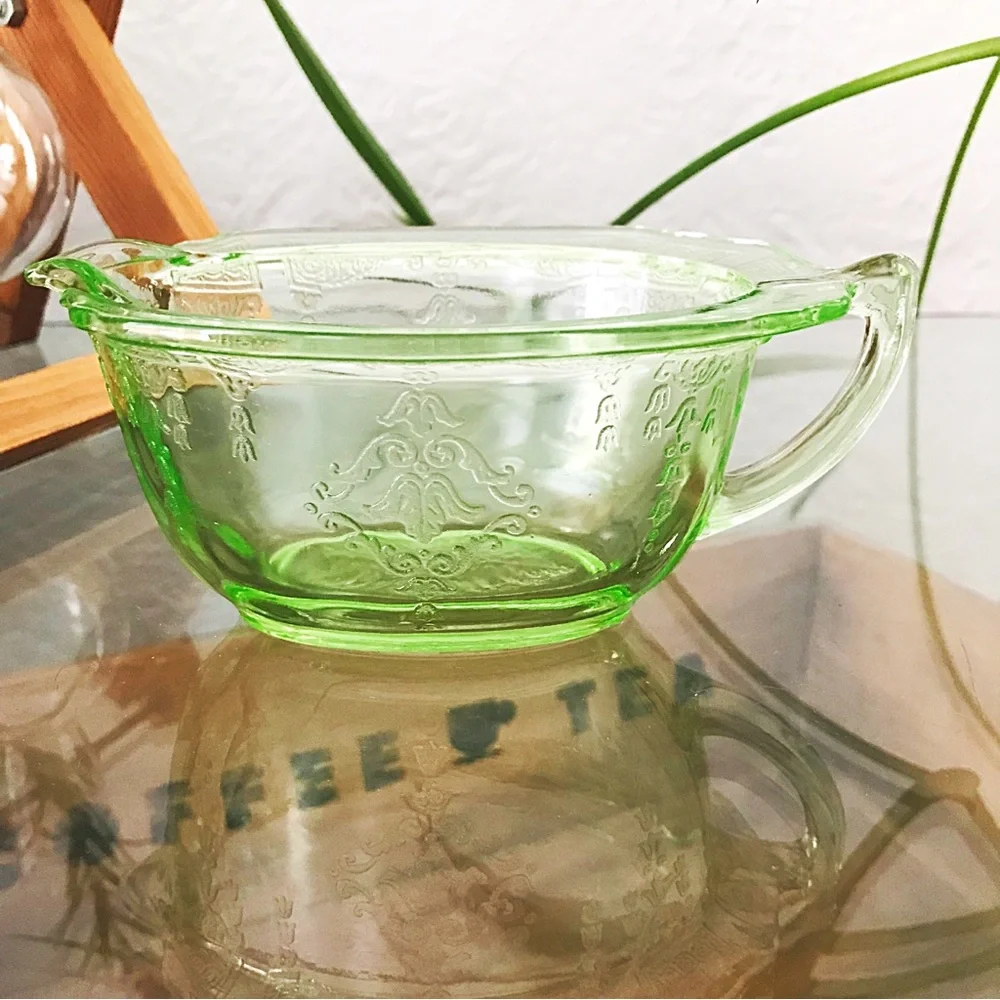 Vintage Anchor Hocking ‘Princess’ Pattern Uranium Green Glass Creamer 1930s - Picture 1 of 7